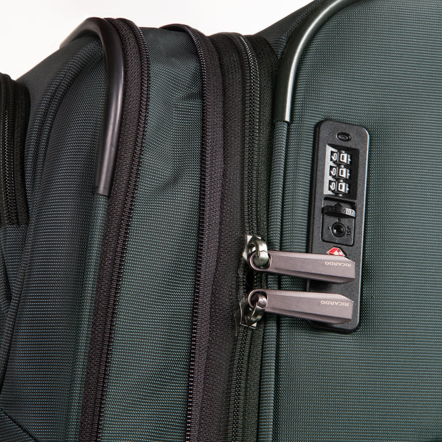 variant:47606537355456 Ricardo Beverly Hills Montecito 3.0 Softside Medium Check-In Hunter Green